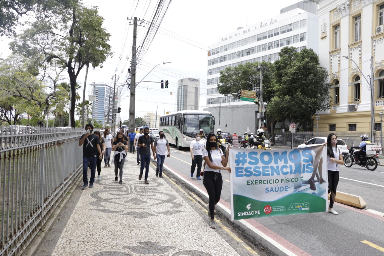 You are currently viewing Ato do Movimento #SomosEssenciais cobra abertura das academias no interior de Pernambuco e ampliação do horário de funcionamento