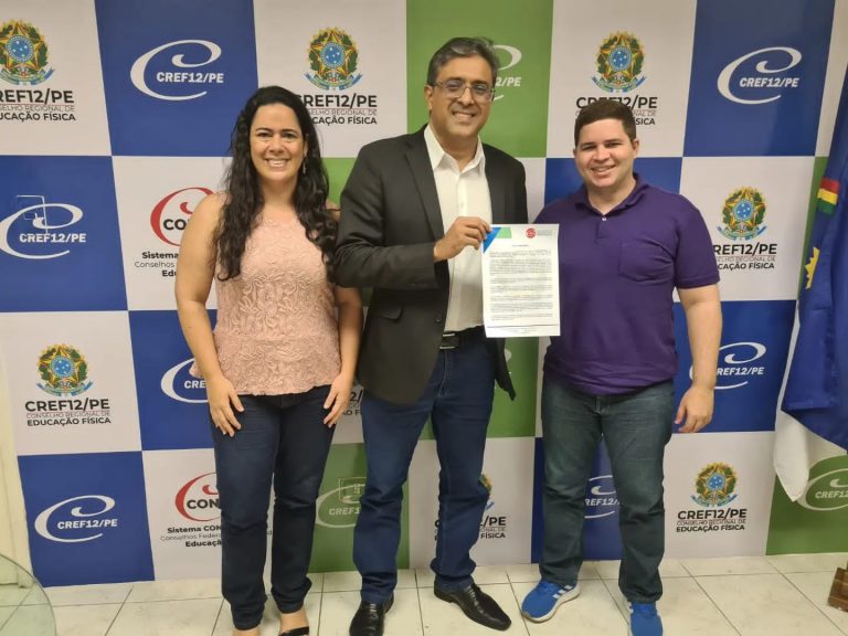 Read more about the article Pré-Candidato ao Governo de Pernambuco Jadilson Bombeiro visita CREF12/PE e assina Carta-Compromisso com a Educação Física